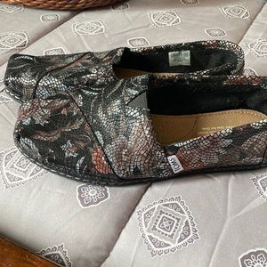 Women’s Tom’s Shoes